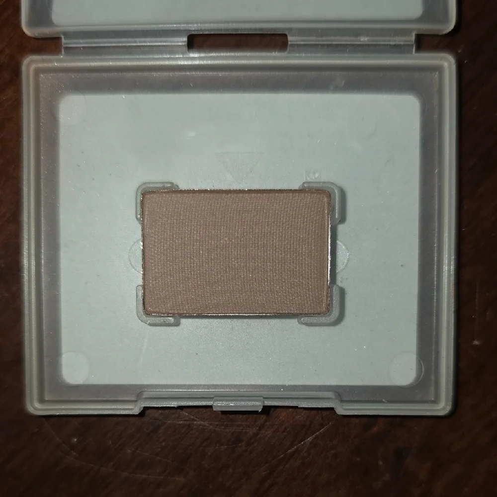 (J52) Mary Kay Hazelnut Mineral Eye Color